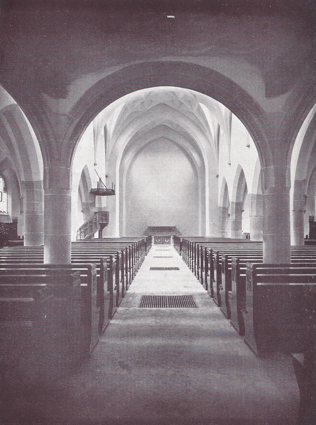 Heiliggeistkirchekirche innen leer (1912)